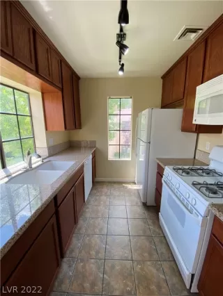 Photo #5: 2423868 Listing 