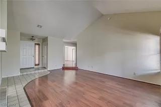 Photo #4: 2423876 Listing 