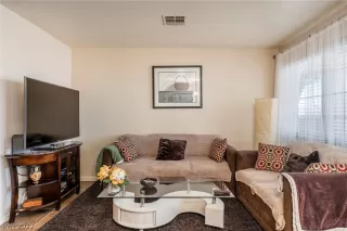 Photo #2: 2423930 Listing