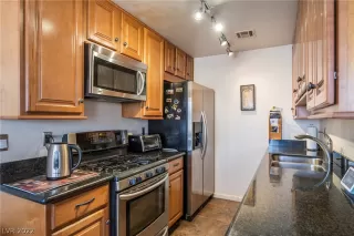 Photo #4: 2423930 Listing