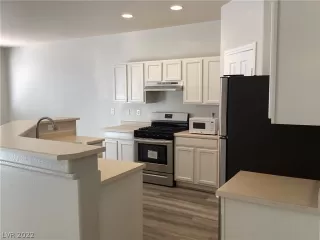 Photo #5: 2423947 Listing 