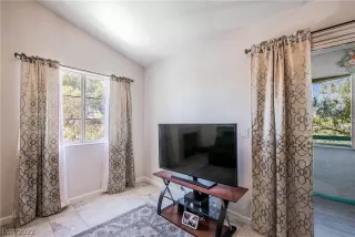 Photo #6: 2423956 Listing