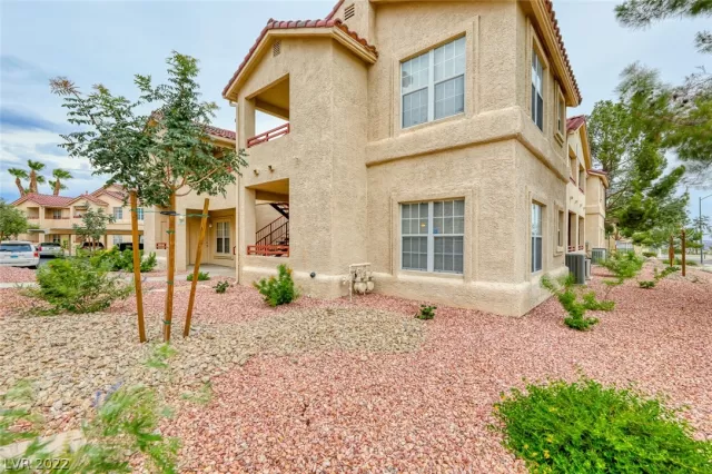 MLS: 2423973 Condo For Sale