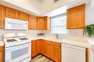 Photo #2: 2423973 Listing