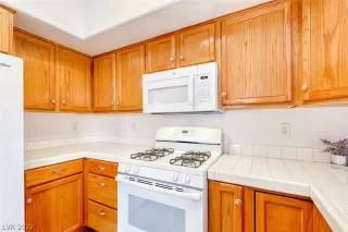 Photo #4: 2423973 Listing