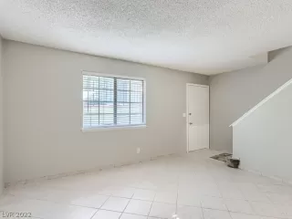Photo #4: 2423978 Listing 