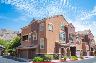 Photo #1: 2423987 Listing