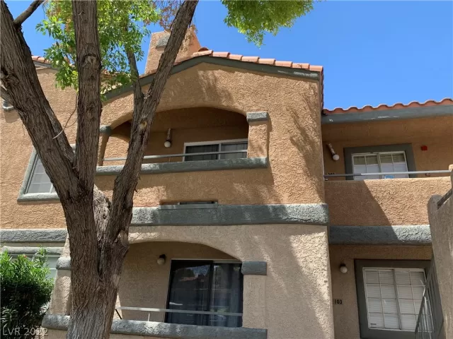 MLS: 2424024 Condo For Sale