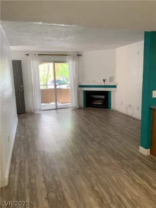 Photo #3: 2424024 Listing