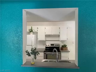 Photo #5: 2424024 Listing