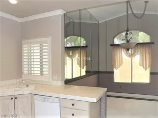 Photo #6: 2424075 Listing 