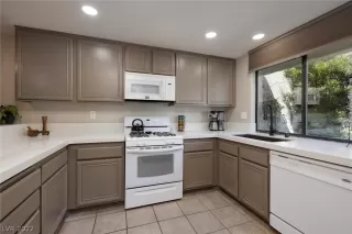 Photo #4: 2424084 Listing