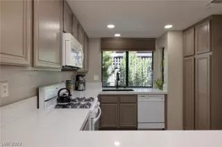 Photo #5: 2424084 Listing