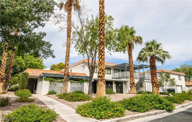 MLS: 2424180 Condo For Sale