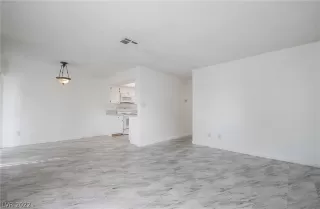 Photo #4: 2424180 Listing 