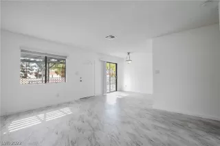 Photo #5: 2424180 Listing 