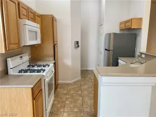 Photo #5: 2424208 Listing