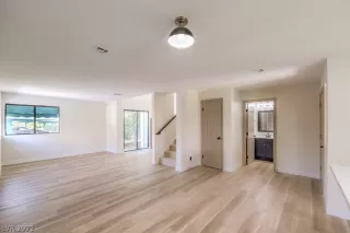 Photo #3: 2424271 Listing