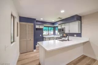 Photo #4: 2424271 Listing