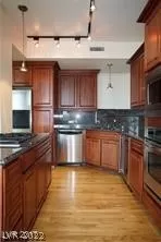 Photo #5: 2424296 Listing