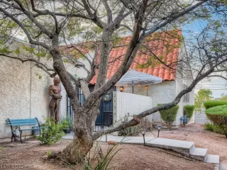 Photo #1: 2424441 Listing 