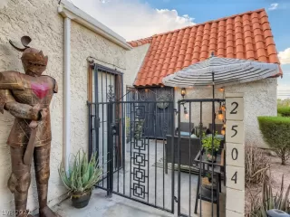 Photo #2: 2424441 Listing 