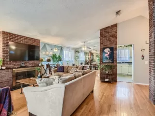 Photo #5: 2424441 Listing 