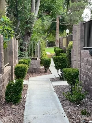 Photo #3: 2424463 Listing