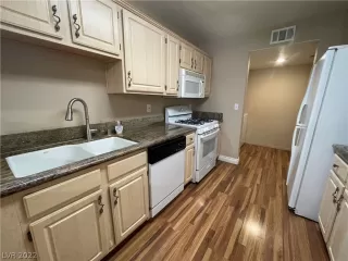 Photo #2: 2424504 Listing 