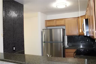 Photo #3: 2424526 Listing 