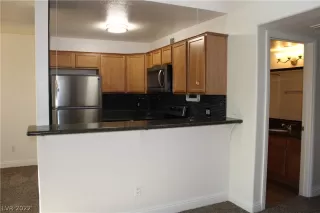 Photo #6: 2424526 Listing 