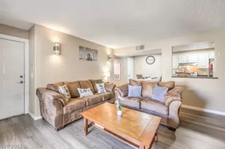 Photo #3: 2424536 Listing