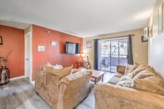 Photo #4: 2424536 Listing