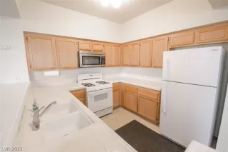 Photo #6: 2424549 Listing 