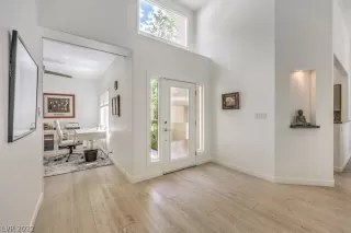 Photo #4: 2424607 Listing
