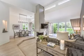Photo #5: 2424607 Listing