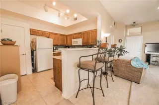 Photo #6: 2424688 Listing