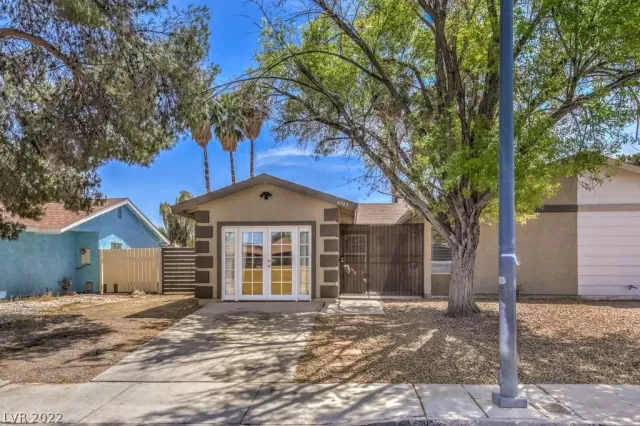 MLS: 2424722 Condo For Sale
