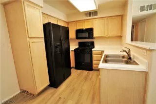 Photo #3: 2425740 Listing