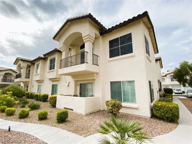 MLS: 2425753 Condo For Sale