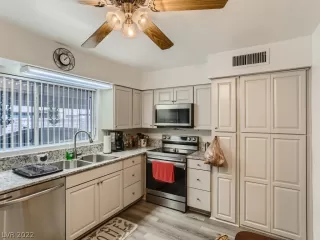 Photo #5: 2425762 Listing