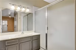 Photo #4: 2425827 Listing