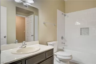 Photo #6: 2425827 Listing