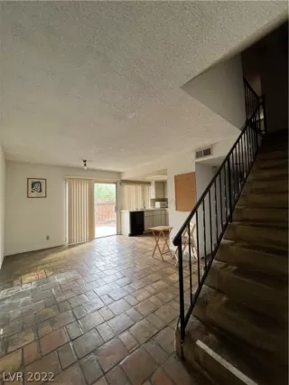 Photo #2: 2425832 Listing