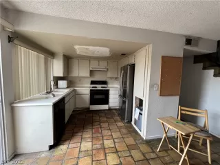 Photo #4: 2425832 Listing