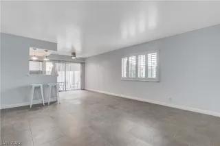 Photo #4: 2425851 Listing