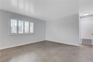 Photo #5: 2425851 Listing