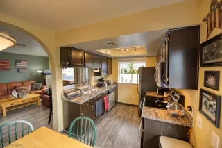 Photo #5: 2425855 Listing