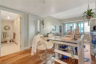 Photo #2: 2425865 Listing