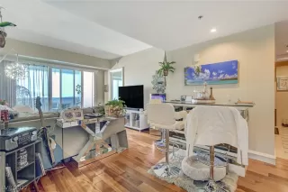 Photo #3: 2425865 Listing